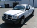 2007 Bright White Dodge Dakota SXT Club Cab  photo #1