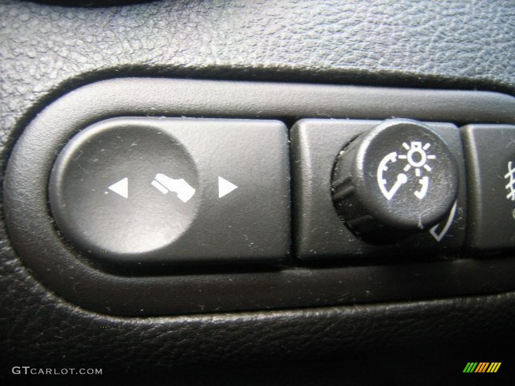 2005 G6 Sedan - Liquid Silver Metallic / Ebony photo #21