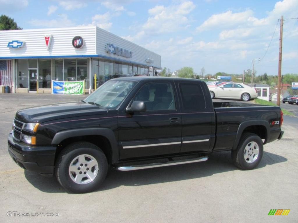 2007 Silverado 1500 Classic Z71 Extended Cab 4x4 - Black / Dark Charcoal photo #1