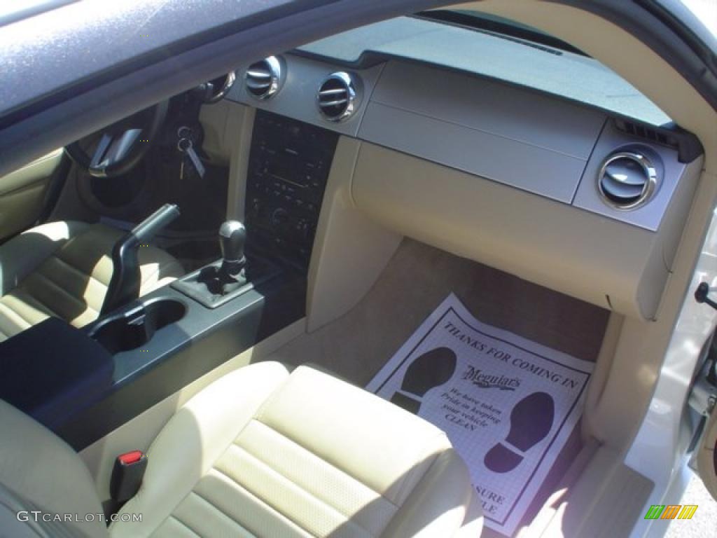 2007 Mustang GT Premium Coupe - Performance White / Medium Parchment photo #17