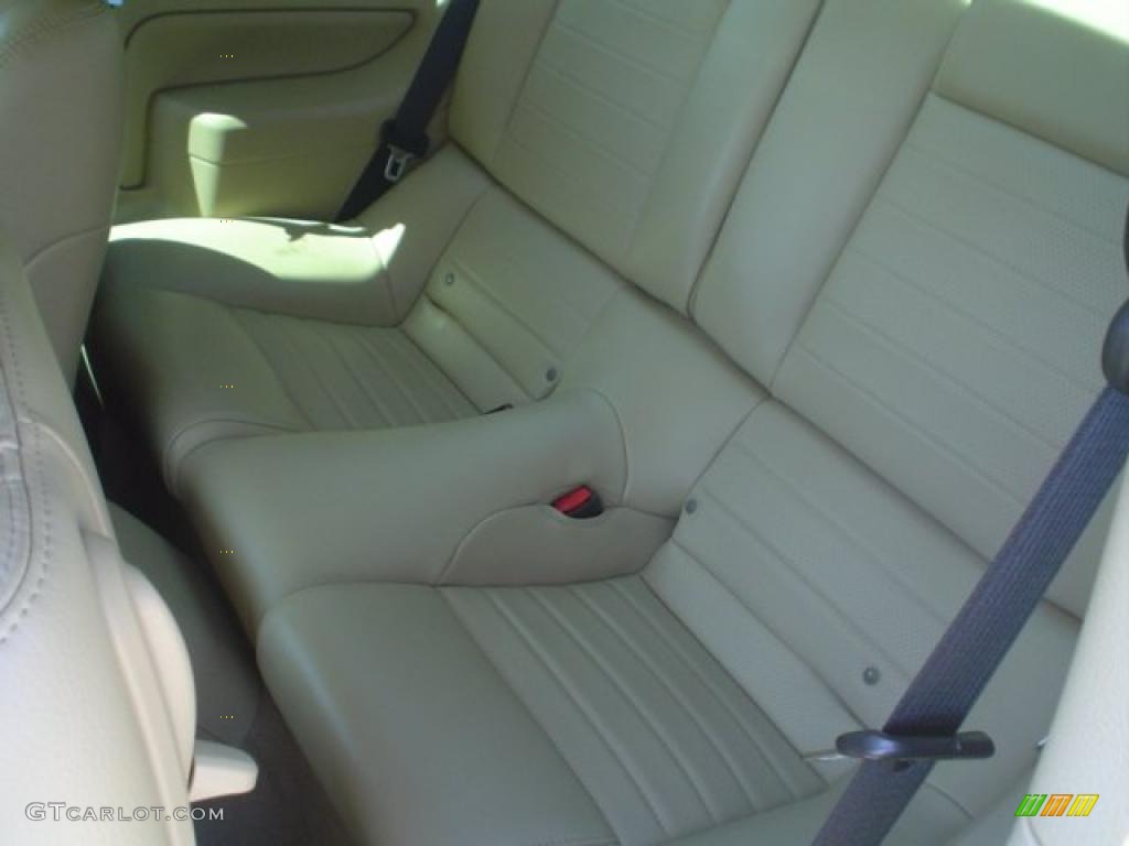 2007 Mustang GT Premium Coupe - Performance White / Medium Parchment photo #18