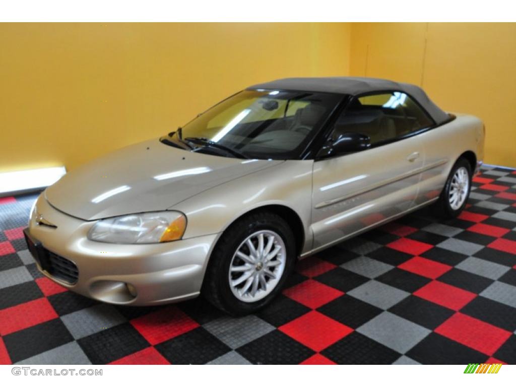 2001 Sebring LXi Convertible - Champagne Pearlcoat / Taupe photo #3