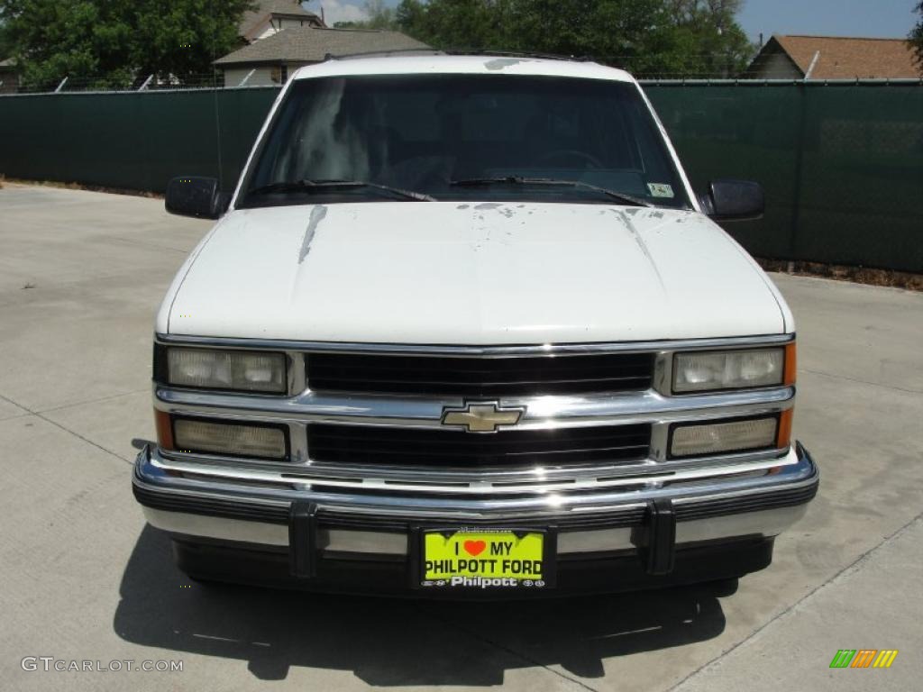 1994 Suburban C1500 - White / Denim Blue photo #8