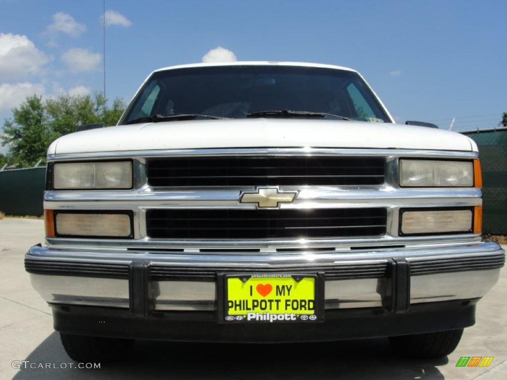 1994 Suburban C1500 - White / Denim Blue photo #9