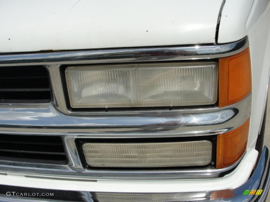 1994 Suburban C1500 - White / Denim Blue photo #10