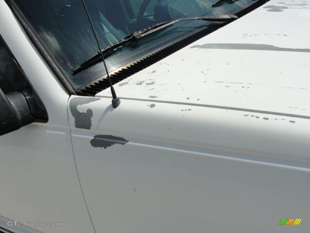 1994 Suburban C1500 - White / Denim Blue photo #19