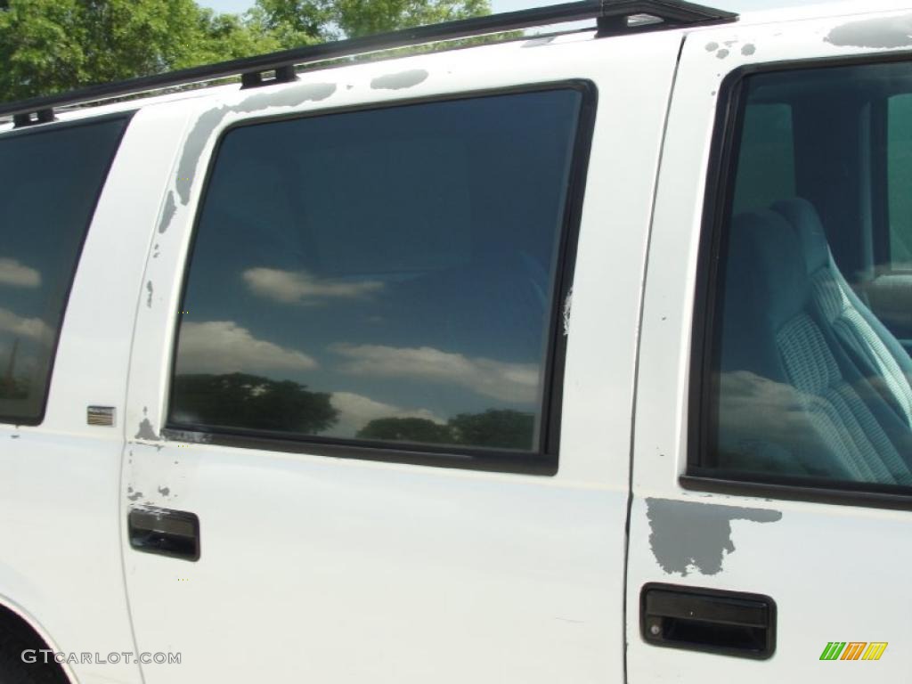 1994 Suburban C1500 - White / Denim Blue photo #21
