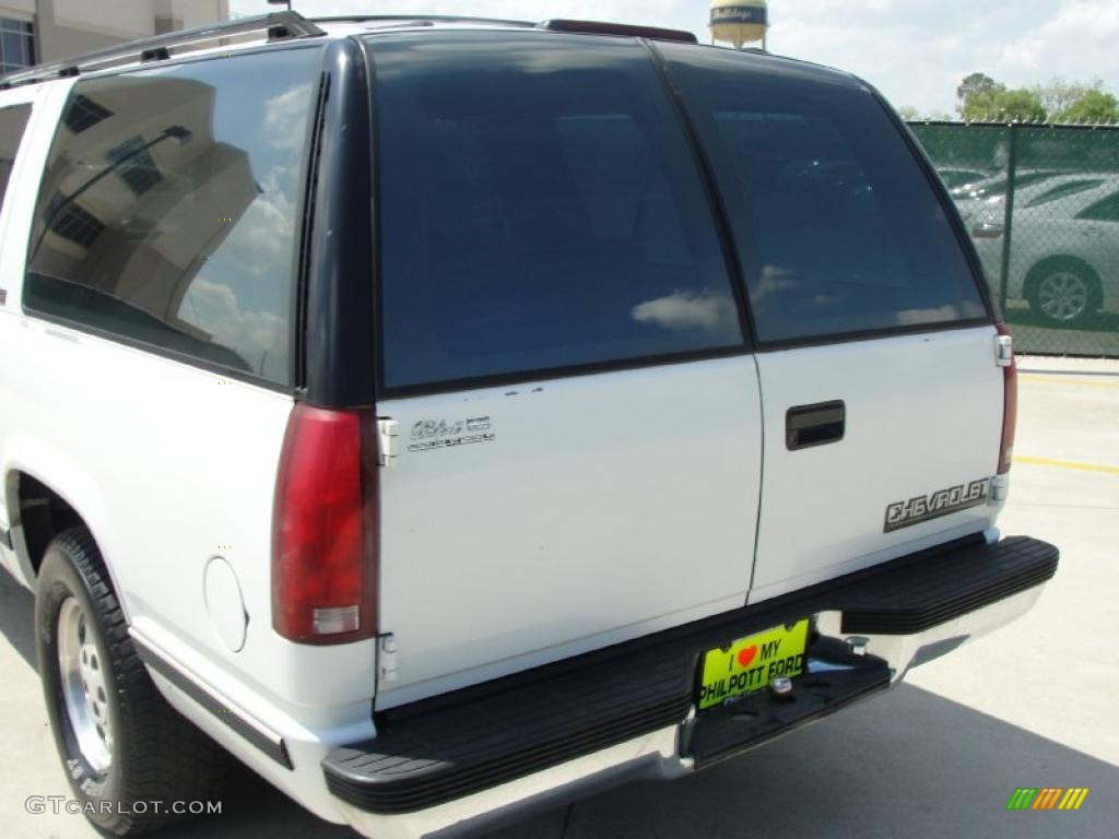 1994 Suburban C1500 - White / Denim Blue photo #23