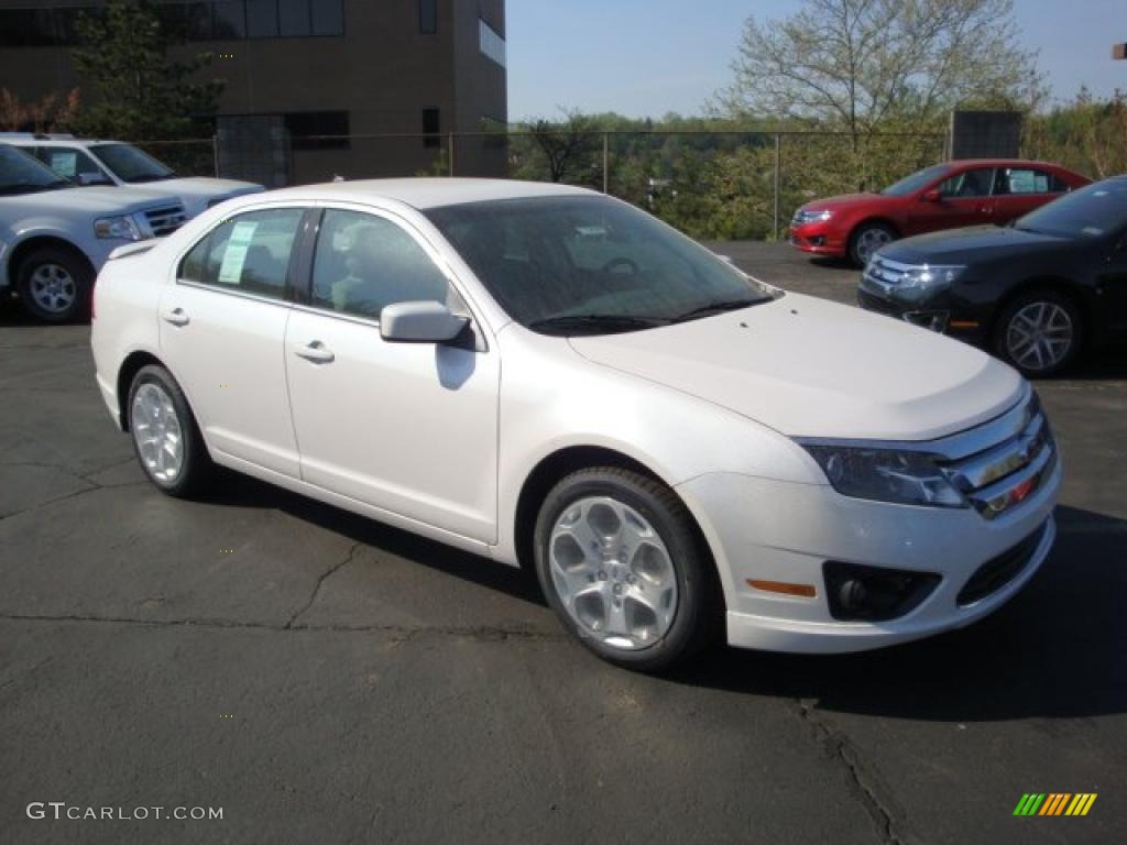 White Platinum Tri-coat Metallic Ford Fusion