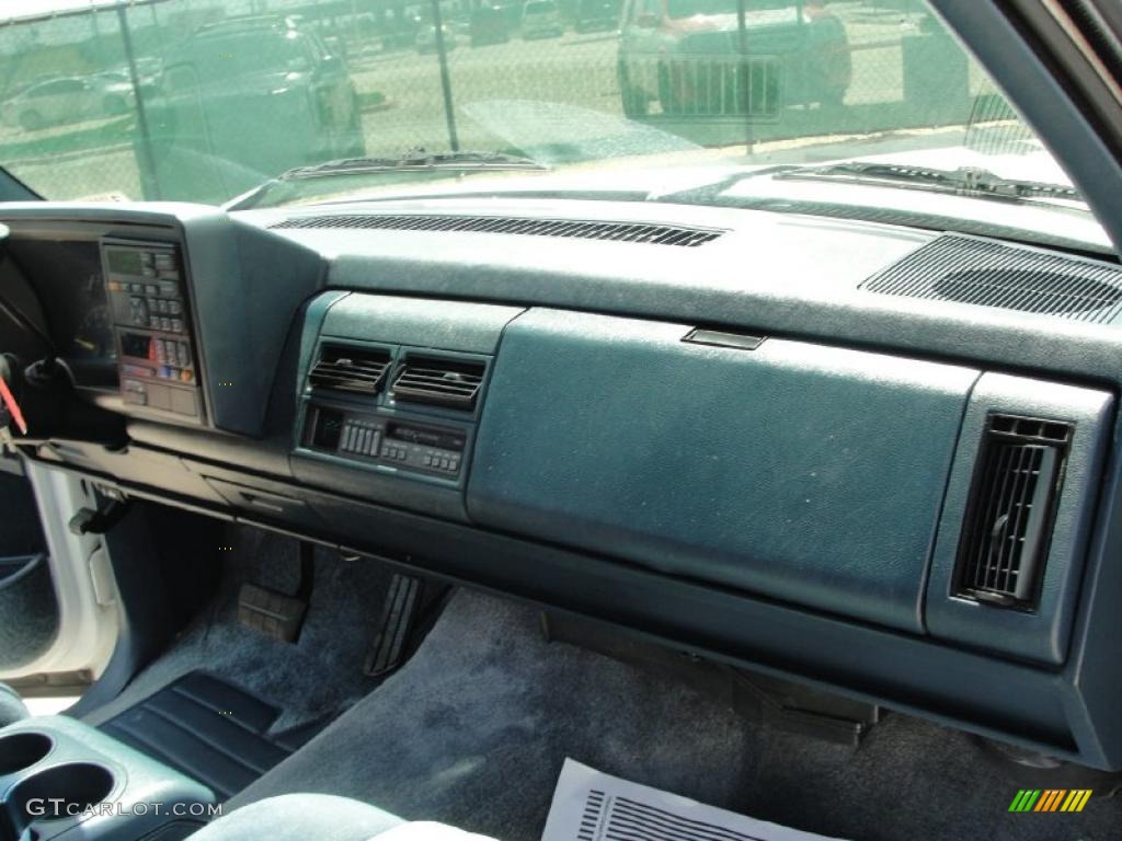 1994 Suburban C1500 - White / Denim Blue photo #27