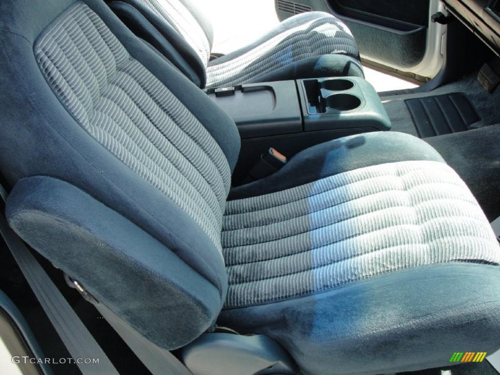 1994 Suburban C1500 - White / Denim Blue photo #28