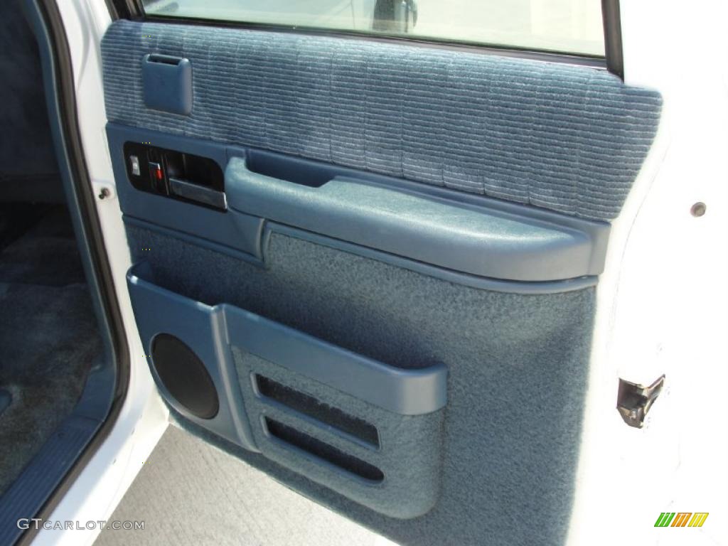 1994 Suburban C1500 - White / Denim Blue photo #29