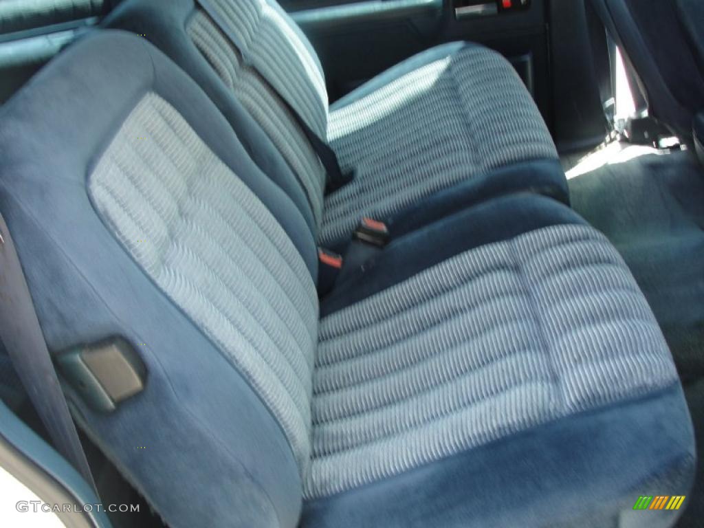 1994 Suburban C1500 - White / Denim Blue photo #30