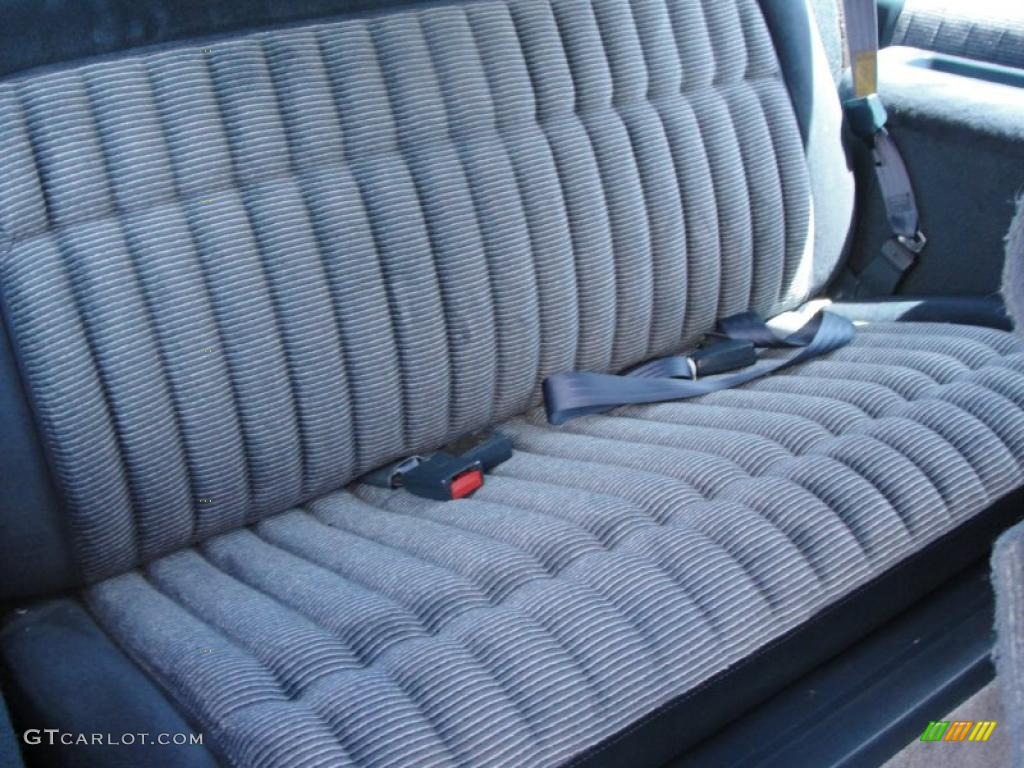 1994 Suburban C1500 - White / Denim Blue photo #31