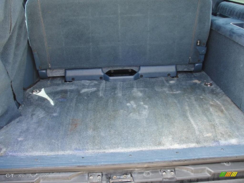 1994 Suburban C1500 - White / Denim Blue photo #32