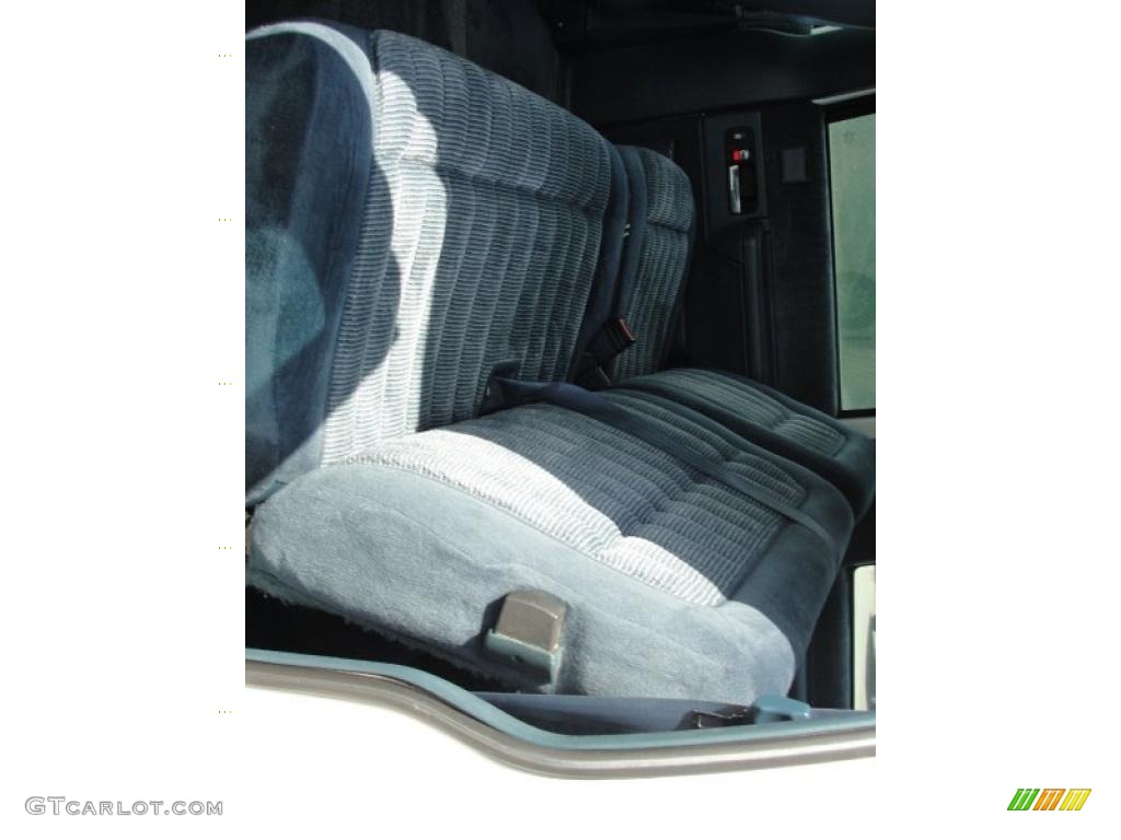 1994 Suburban C1500 - White / Denim Blue photo #35