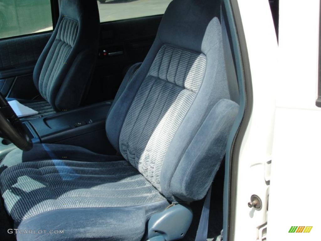 1994 Suburban C1500 - White / Denim Blue photo #38