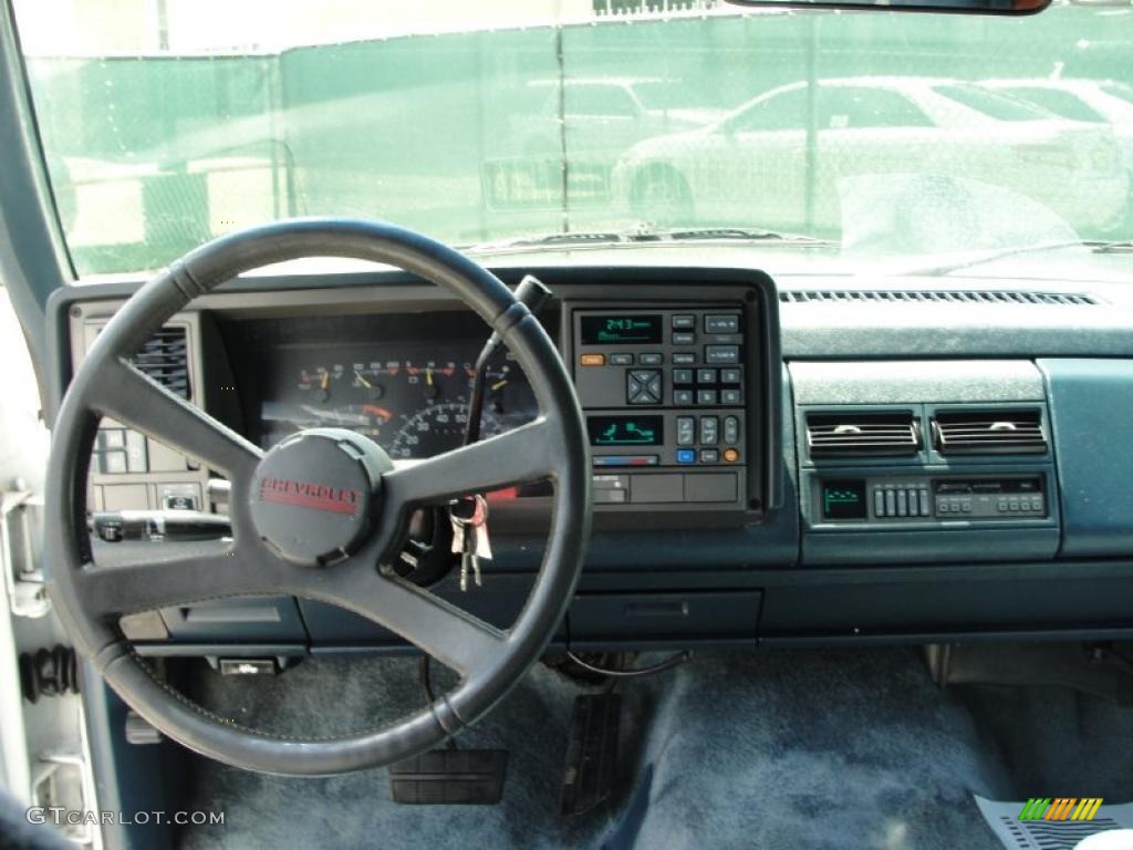 1994 Suburban C1500 - White / Denim Blue photo #39