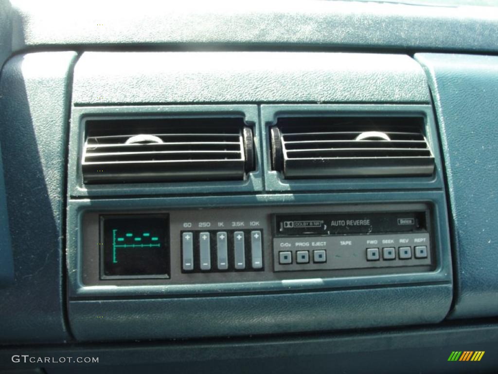 1994 Suburban C1500 - White / Denim Blue photo #40