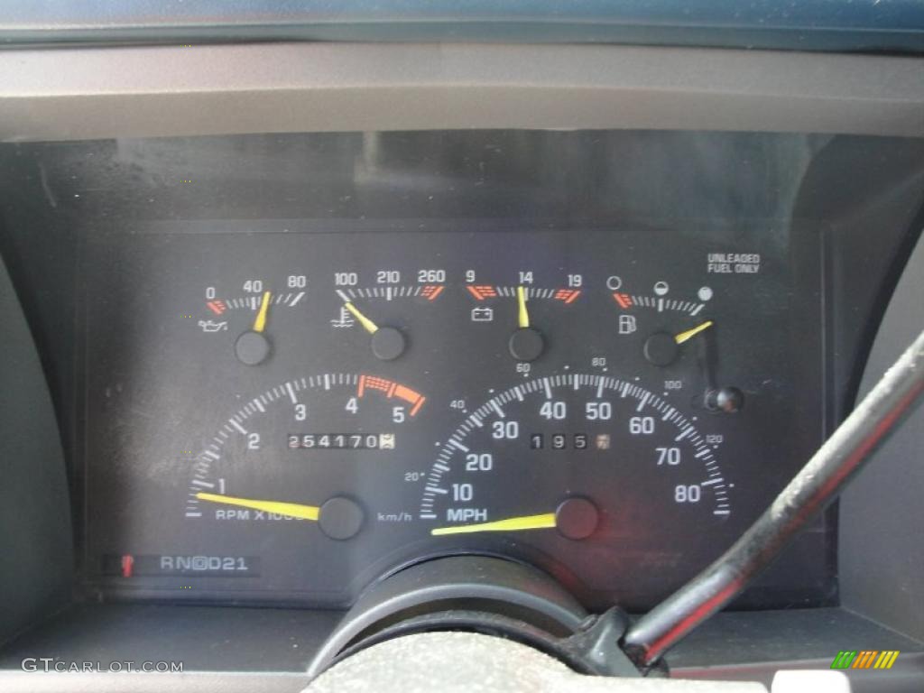 1994 Suburban C1500 - White / Denim Blue photo #43