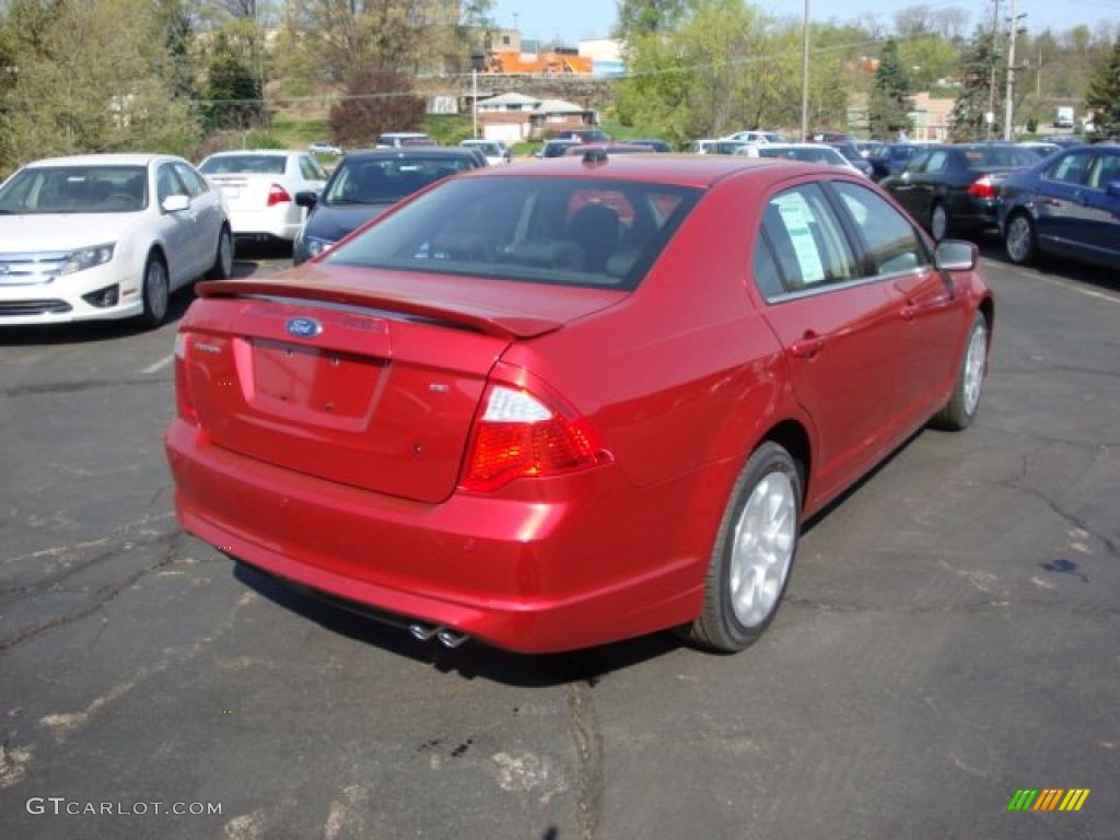 2010 Fusion SE - Red Candy Metallic / Charcoal Black photo #3