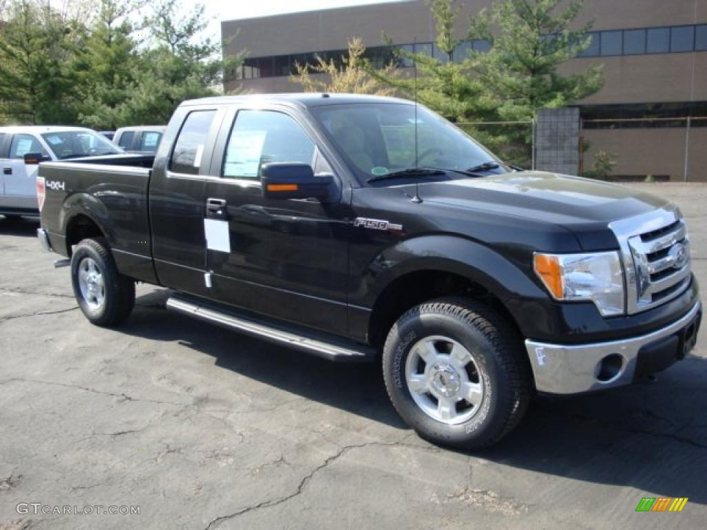 2010 F150 XLT SuperCab 4x4 - Tuxedo Black / Tan photo #1