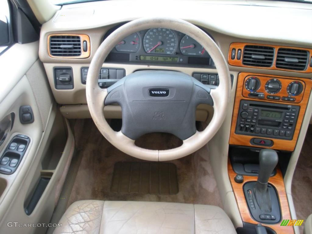 1998 S70 T5 - White / Tan photo #17