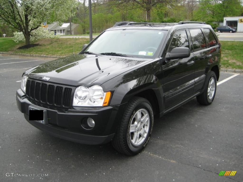 2006 Grand Cherokee Laredo 4x4 - Black / Medium Slate Gray photo #1