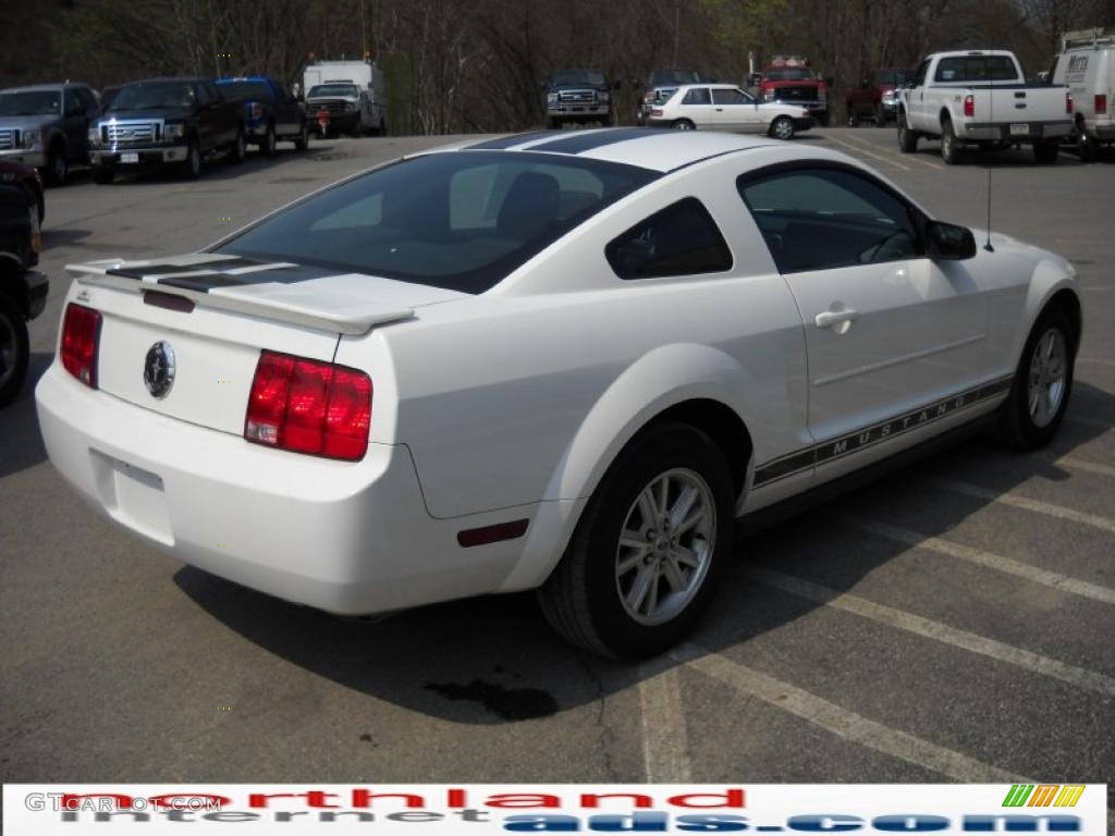 2007 Mustang V6 Deluxe Coupe - Performance White / Dark Charcoal photo #6