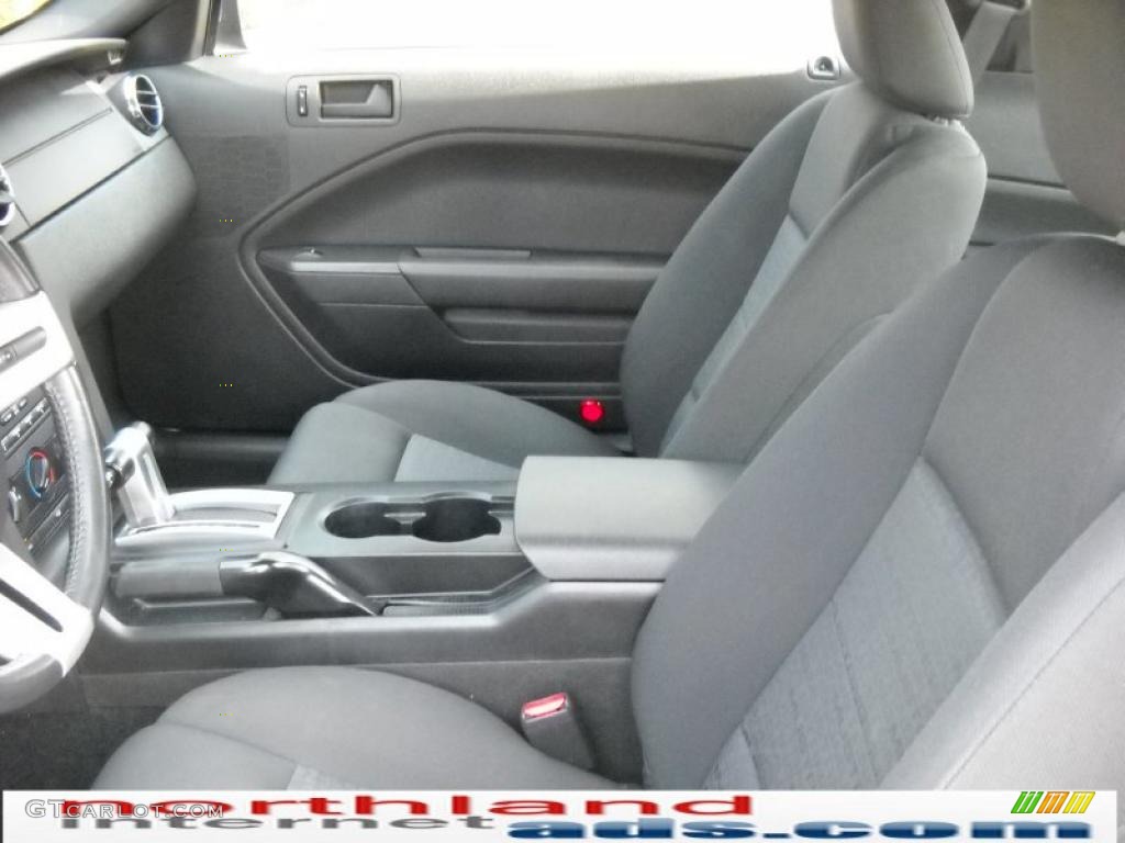 2007 Mustang V6 Deluxe Coupe - Performance White / Dark Charcoal photo #11