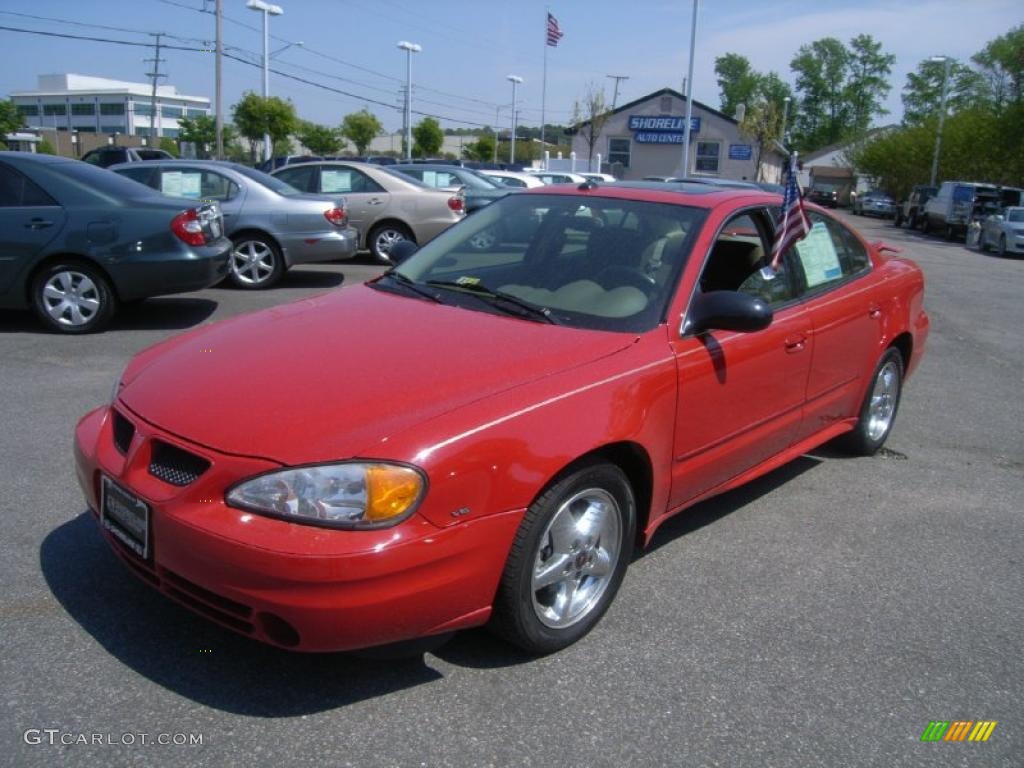 2004 Grand Am SE Sedan - Sport Red Metallic / Dark Pewter photo #1