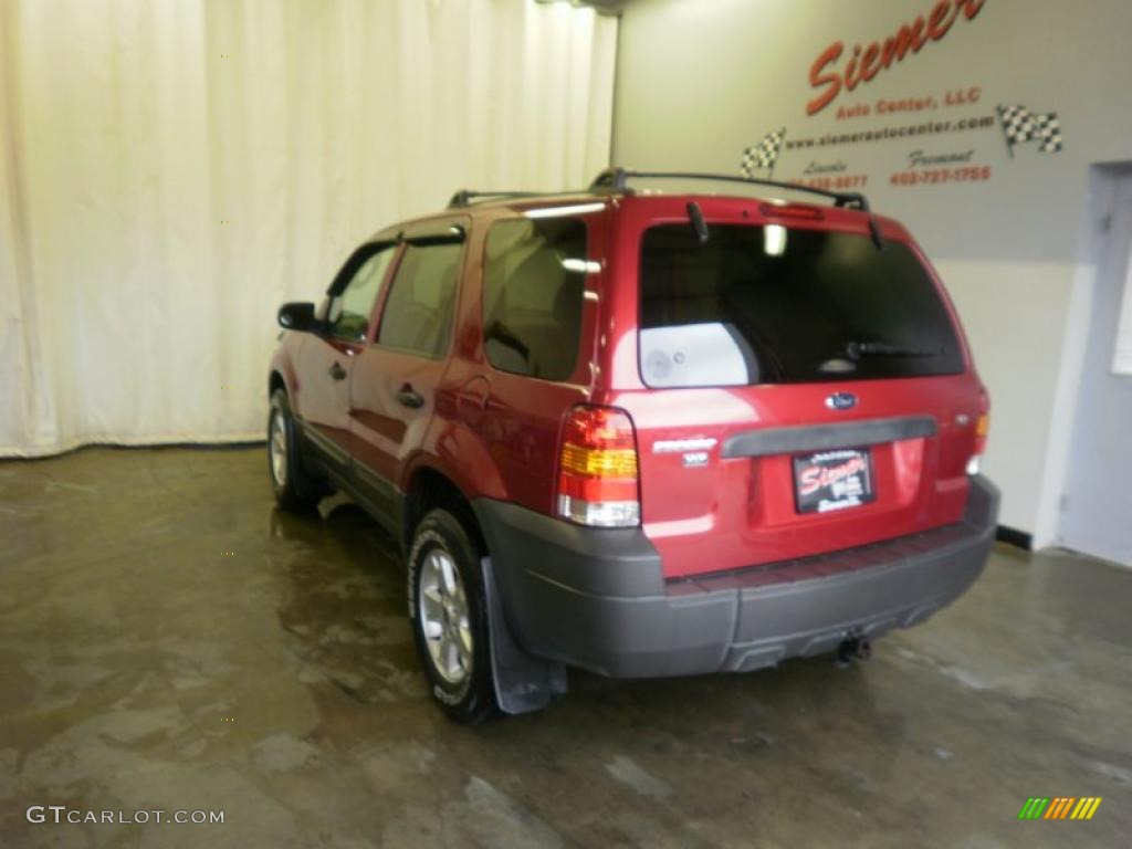 2006 Escape XLT V6 4WD - Redfire Metallic / Medium/Dark Pebble photo #17