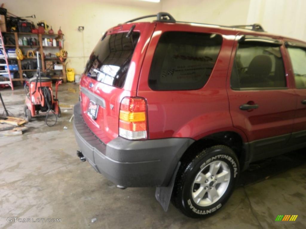 2006 Escape XLT V6 4WD - Redfire Metallic / Medium/Dark Pebble photo #20