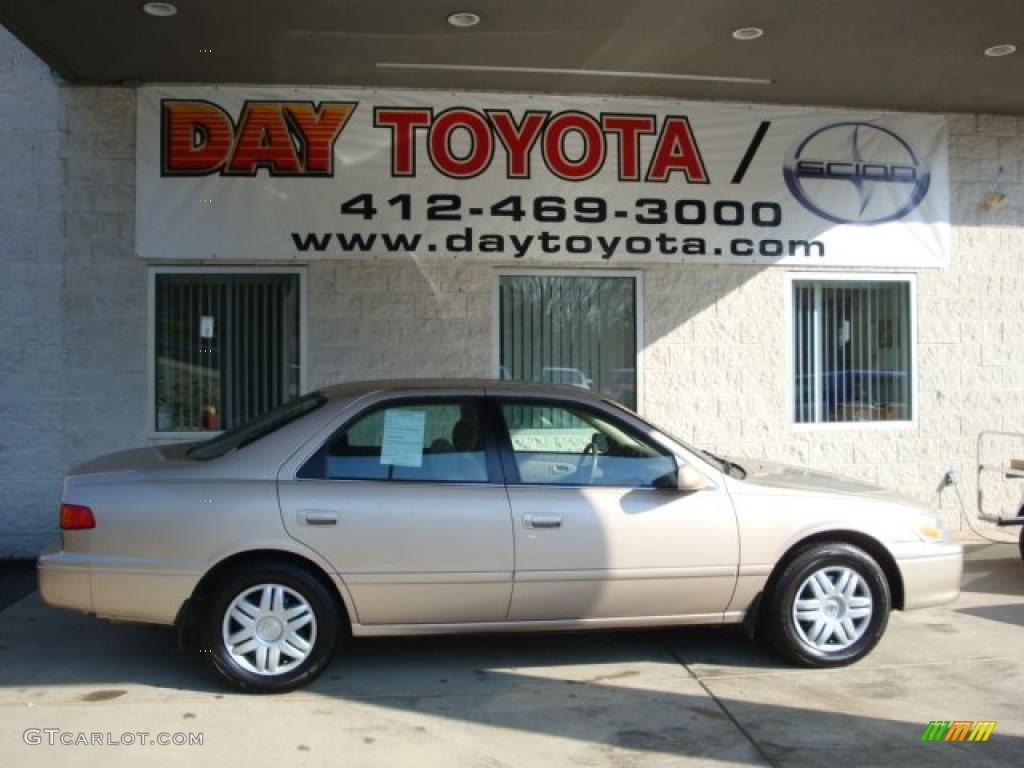 2001 Camry LE - Cashmere Beige Metallic / Oak photo #1