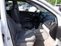 2009 Polar White Saturn VUE XE  photo #16