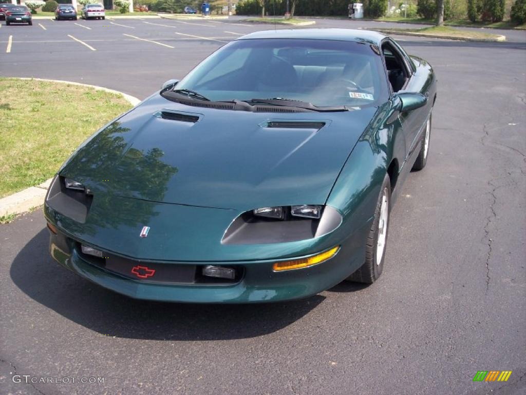 Polo Green Metallic 1995 Chevrolet Camaro Coupe Exterior Photo #28705316