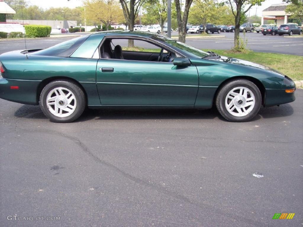 Polo Green Metallic 1995 Chevrolet Camaro Coupe Exterior Photo #28705428