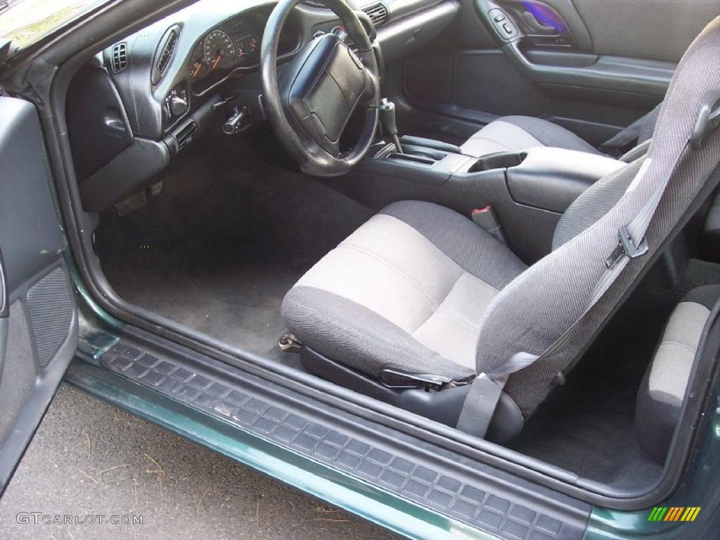 Dark Gray Interior 1995 Chevrolet Camaro Coupe Photo #28705588