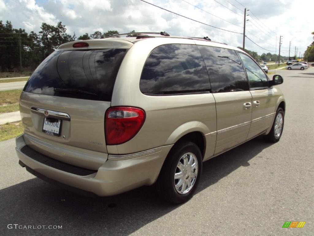 2007 Town & Country Limited - Linen Gold Metallic / Dark Khaki/Light Graystone photo #10
