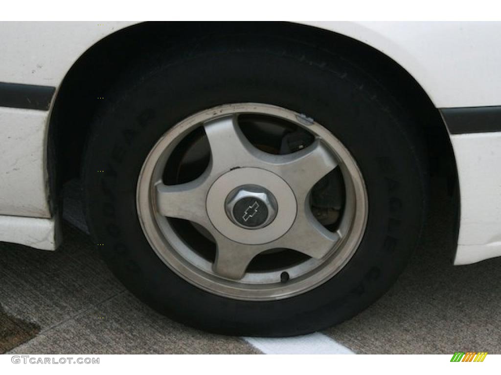 2001 Impala LS - White / Medium Gray photo #17