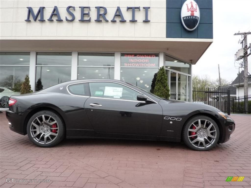 Nero Carbonio (Carbon Black) Maserati GranTurismo