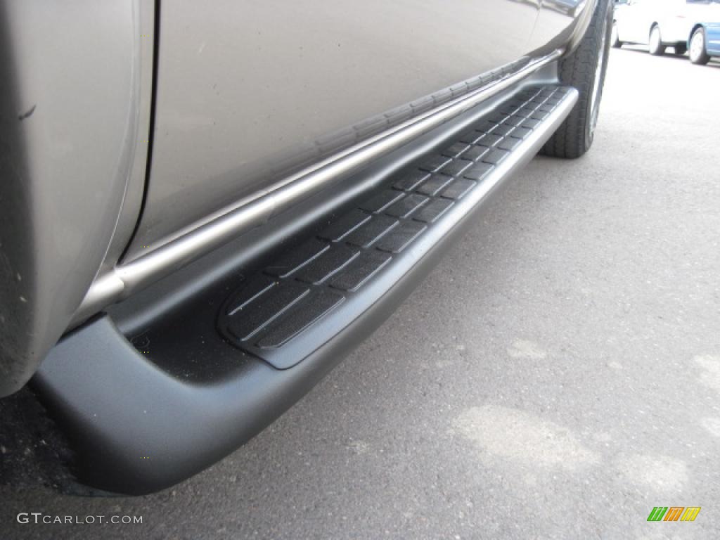 2003 Suburban 1500 LT 4x4 - Light Pewter Metallic / Tan/Neutral photo #28