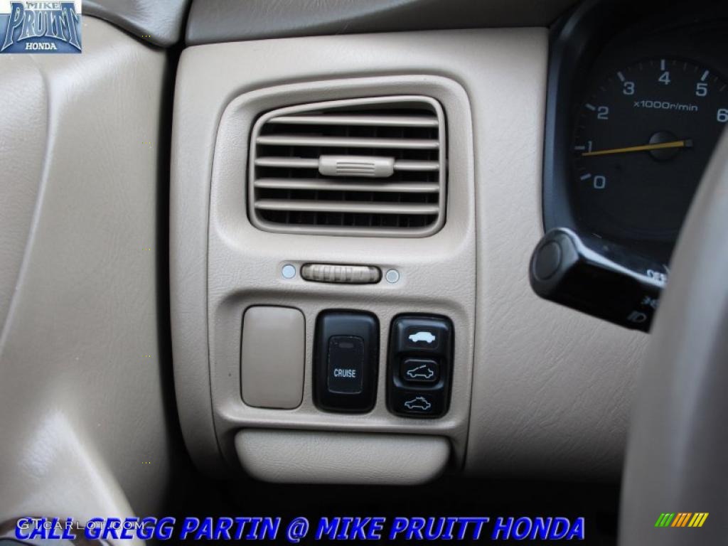 2000 Accord EX V6 Sedan - Taffeta White / Ivory photo #19