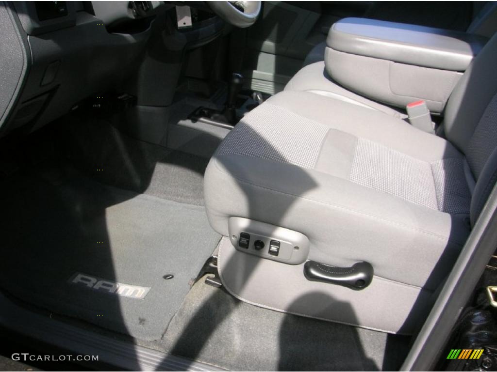 2007 Ram 3500 SLT Quad Cab 4x4 - Brilliant Black Crystal Pearl / Medium Slate Gray photo #4