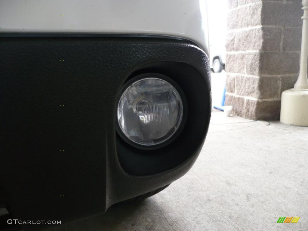 2004 Aztek  - Summit White / Dark Gray photo #17