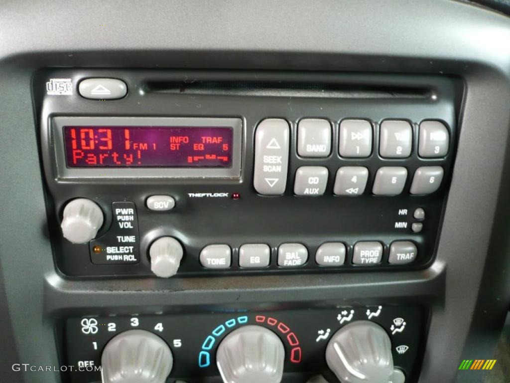 2004 Aztek  - Summit White / Dark Gray photo #20