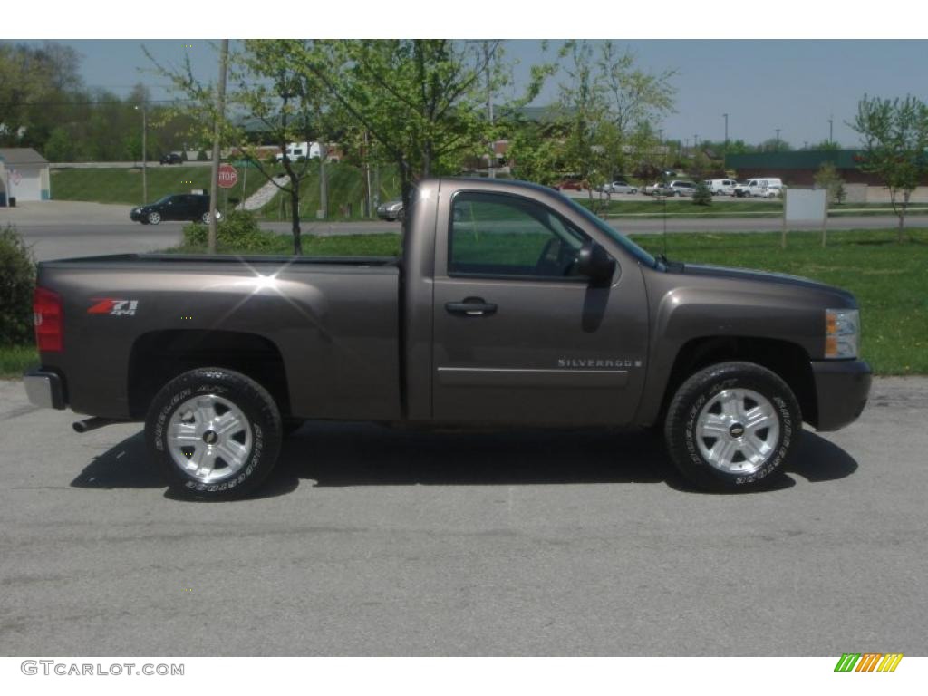 2007 Silverado 1500 LT Z71 Regular Cab 4x4 - Desert Brown Metallic / Light Cashmere/Ebony Black photo #2