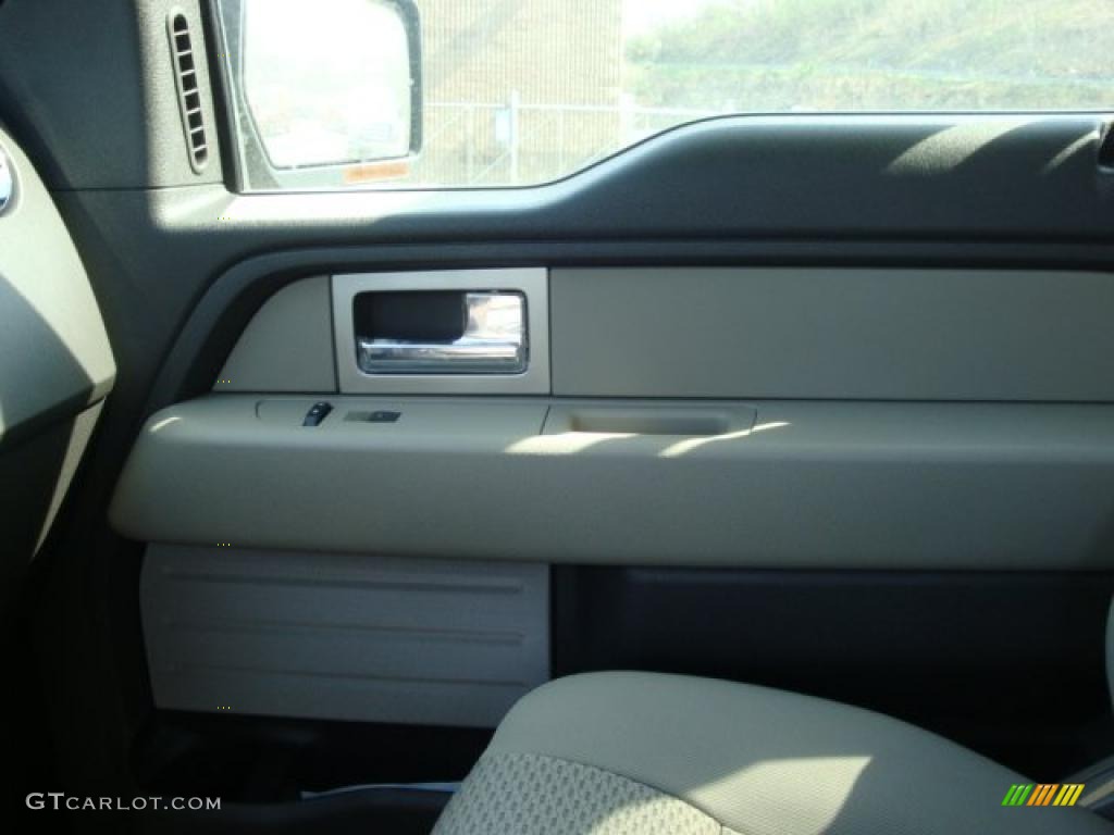 2010 F150 XLT SuperCab 4x4 - Ingot Silver Metallic / Medium Stone photo #18