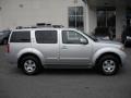 2006 Silver Lightning Metallic Nissan Pathfinder SE 4x4  photo #2