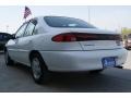 Oxford White - Escort SE Sedan Photo No. 9